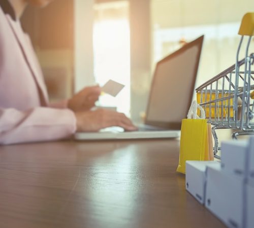 simbolo-tienda-compras-regalo-tecnologia-cuaderno_1418-12